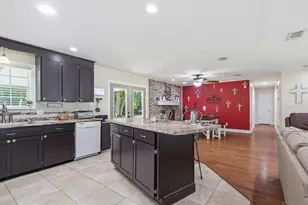 5692 Pine Ridge Dr, Milton, FL 32570 - Photo 11