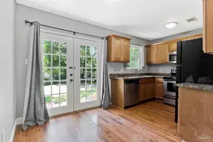 905 Lagoon Dr, Pensacola, FL 32505 - Photo 3