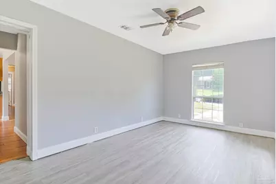 905 Lagoon Dr, Pensacola, FL 32505 - Photo 17