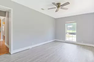 905 Lagoon Dr, Pensacola, FL 32505 - Photo 15