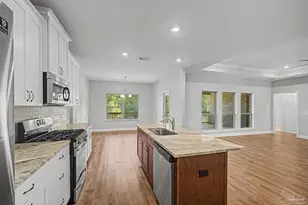 400 Broadleaf Cir, Cantonment, FL 32533 - Photo 15