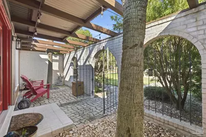 114 Fairpoint Dr, Gulf Breeze, FL 32561 - Photo 3