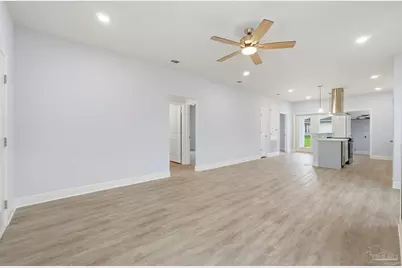 5416 Kee Memorial Dr, Pensacola, FL 32507 - Photo 5
