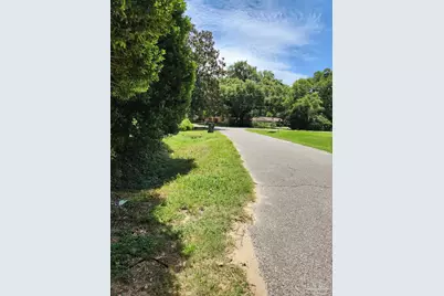 300 Louisiana Dr, Pensacola, FL 32505 - Photo 3