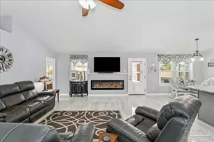 2074 Claudine St, Cantonment, FL 32533 - Photo 9
