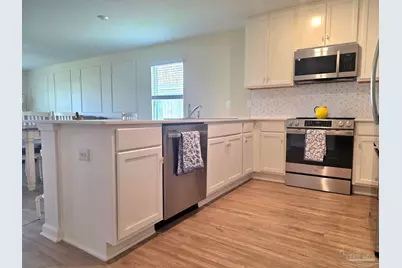 4639 Carlstrom Ln, Pensacola, FL 32507 - Photo 9