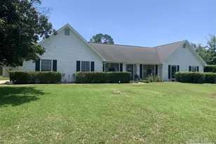 1380 Calcutta Dr, Gulf Breeze, FL 32563 - Photo 1