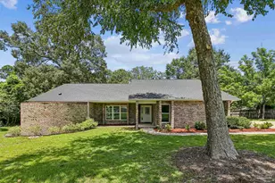 3049 Creekwood Dr, Cantonment, FL 32533 - Photo 1