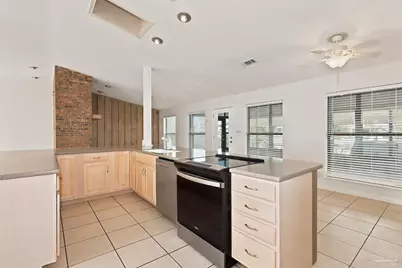 1119 Seabreeze Ln, Gulf Breeze, FL 32563 - Photo 11