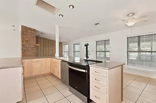 1119 Seabreeze Ln, Gulf Breeze, FL 32563 - Photo 11
