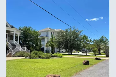 2718 Bay St, Gulf Breeze, FL 32563 - Photo 13