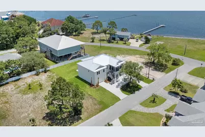 1774 Thresher Dr, Navarre, FL 32566 - Photo 5