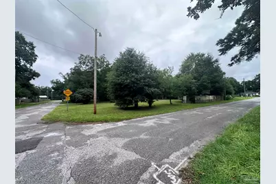 202 Yoakum Ct, Pensacola, FL 32505 - Photo 3