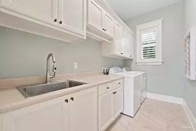 1407 E Hernandez St, Pensacola, FL 32503 - Photo 39