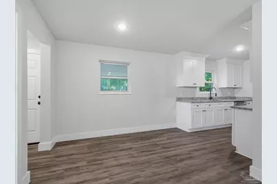 6426 Julia Dr, Milton, FL 32570 - Photo 5