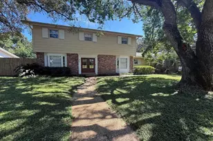 905 Poinciana Dr, Gulf Breeze, FL 32561 - Photo 1