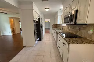 905 Poinciana Dr, Gulf Breeze, FL 32561 - Photo 11