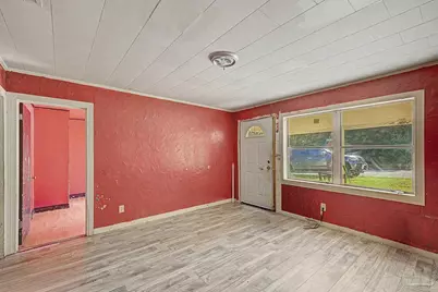 197 Hudson St, Crestview, FL 32536 - Photo 5