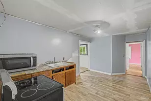 197 Hudson St, Crestview, FL 32536 - Photo 15