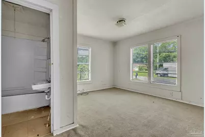 1040 Wayne Ave, Pensacola, FL 32507 - Photo 9