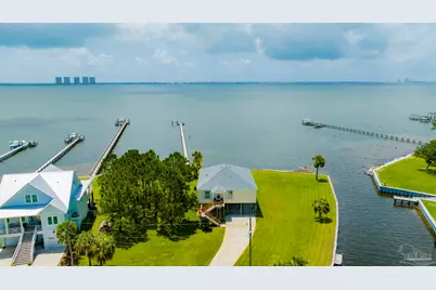 1002 Magnolia Ln, Gulf Breeze, FL 32563 - Photo 1