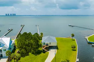 1002 Magnolia Ln, Gulf Breeze, FL 32563 - Photo 1