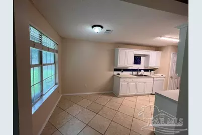 5563 Chantilly Cir, Milton, FL 32583 - Photo 5