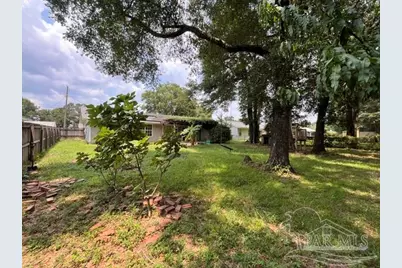 5563 Chantilly Cir, Milton, FL 32583 - Photo 17