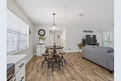 5905 Stephanie Dr, Milton, FL 32570 - Photo 7