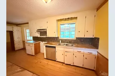 7701 Mobile Hwy, Pensacola, FL 32526 - Photo 17
