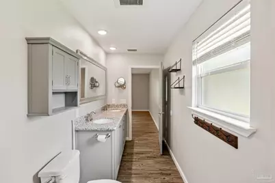 5622 Riviera Dr, Milton, FL 32583 - Photo 17