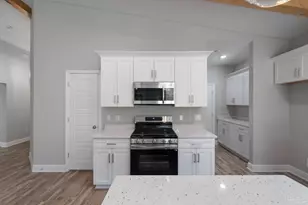 8310 Vickie St, Pensacola, FL 32514 - Photo 11