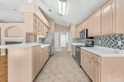 2024 Fountainview Dr, Navarre, FL 32566 - Photo 11