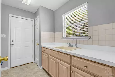 2024 Fountainview Dr, Navarre, FL 32566 - Photo 17