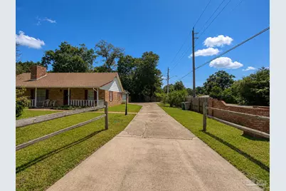 8047 Charter Oaks Dr, Pensacola, FL 32514 - Photo 23