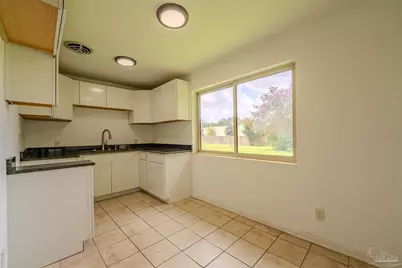 94 S Garfield Dr, Pensacola, FL 32506 - Photo 7