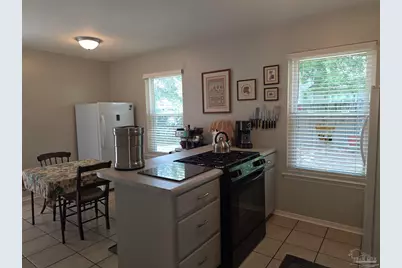 1341 Fairchild St, Pensacola, FL 32504 - Photo 7