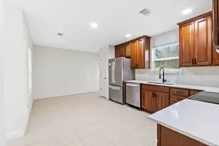 7855 Bay Meadows Dr, Pensacola, FL 32507 - Photo 9