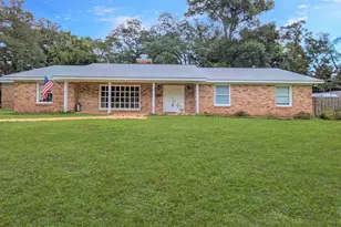 2 Manor Dr, Pensacola, FL 32507 - Photo 1
