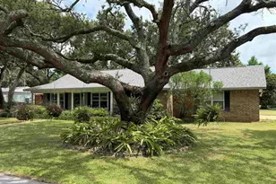 30 Gilmore Dr, Gulf Breeze, FL 32561 - Photo 1