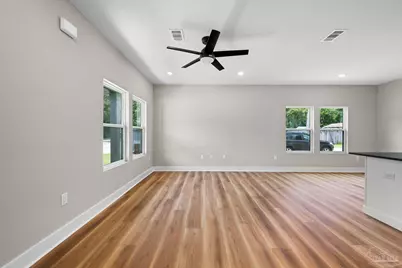2420 W Blount St, Pensacola, FL 32505 - Photo 7