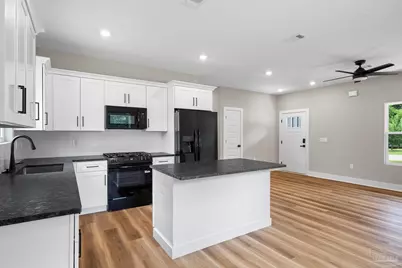 2420 W Blount St, Pensacola, FL 32505 - Photo 11