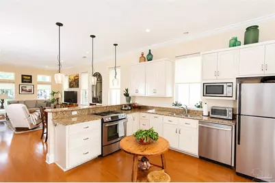 566 Santos St, Pensacola, FL 32502 - Photo 15