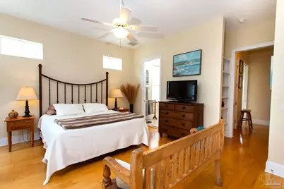 566 Santos St, Pensacola, FL 32502 - Photo 13