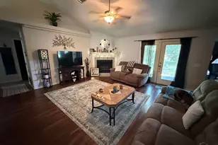 5825 Ashton Woods Cir, Milton, FL 32570 - Photo 5