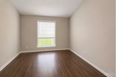 5825 Ashton Woods Cir, Milton, FL 32570 - Photo 9