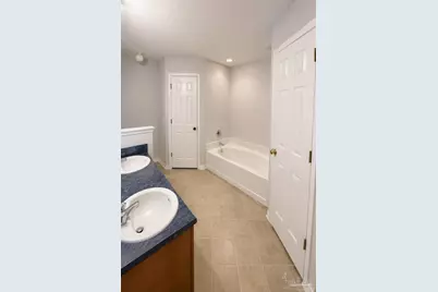 5825 Ashton Woods Cir, Milton, FL 32570 - Photo 17