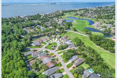 1353 Greenvista Ln, Gulf Breeze, FL 32563 - Photo 11