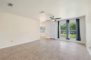 6010 Prospect Ln, Pensacola, FL 32526 - Photo 9