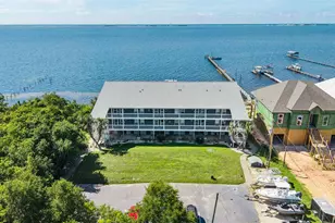 5539 Soundside Dr, Gulf Breeze, FL 32563 - Photo 1